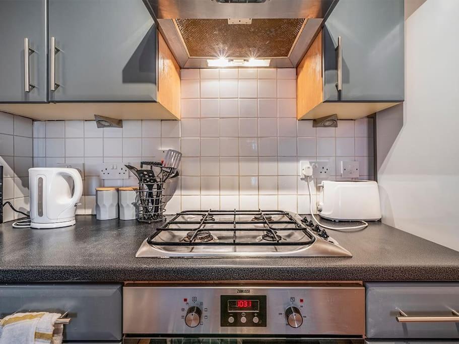 Lovely 2 Bedroom Apt At Ormeau Park W/ Free Parking Belfast Exterior photo